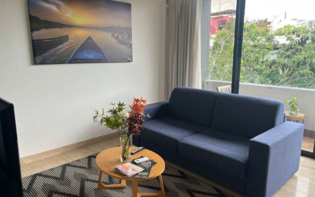 Amira Central 303 By Lockey