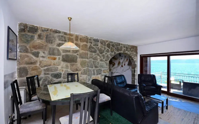 House Milovan