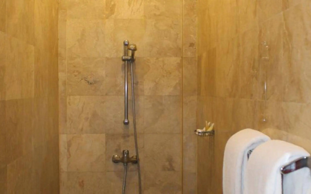 Bali Court Hotel and Apartments