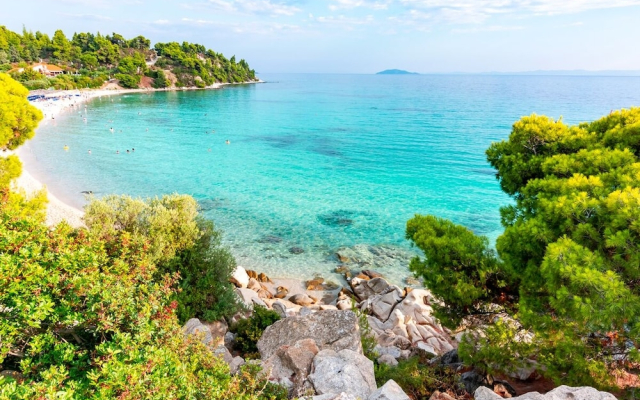 1 Bedroom Apartment With Balcony and sea View