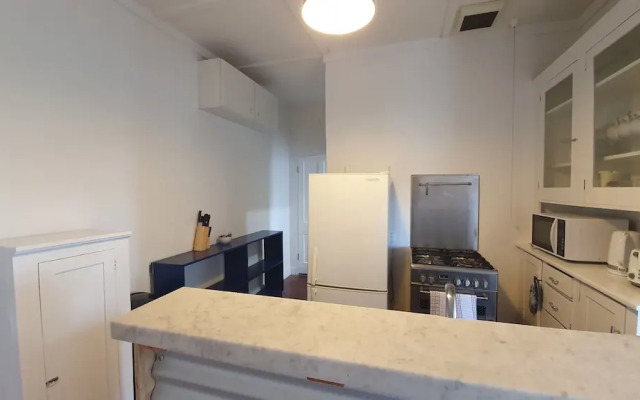 Bright and Modern Oasis in Kingsland
