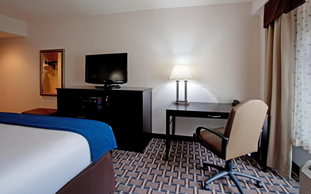 Holiday Inn Express & Suites Hope Mills-Fayetteville Arpt by IHG
