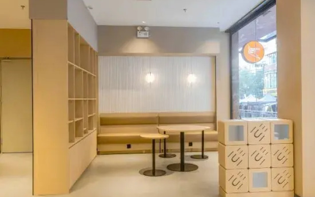 Huasheng Yiju Hotel (Jinhua Road Branch)