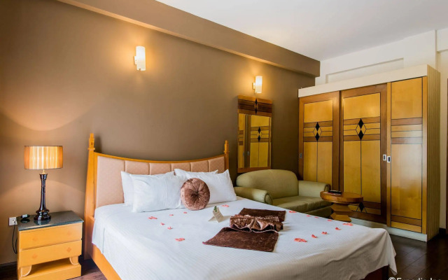 Golden Sunshine Villa Hotel and Travel