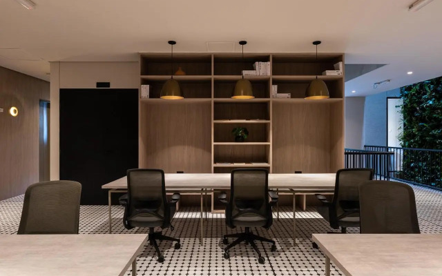 Nakúa Stay + Work