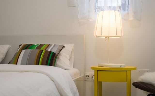 Apartments & Rooms Tiramola