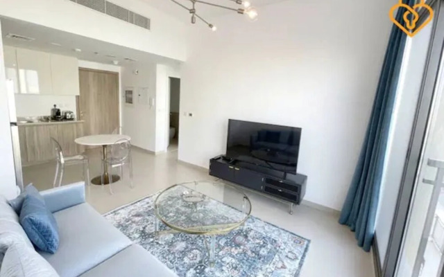 Una Modern Studio Town Square