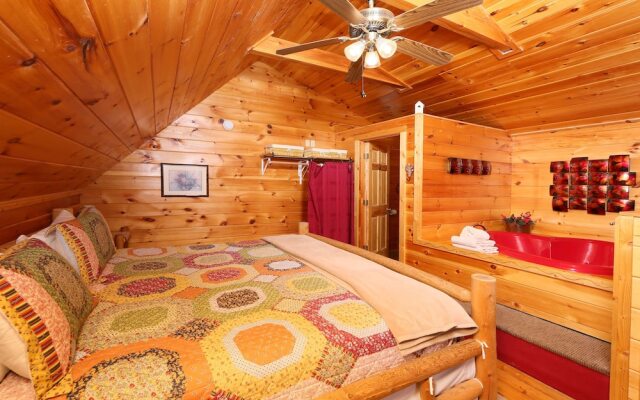 Fireside Memories 2 Br cabin by RedAwning