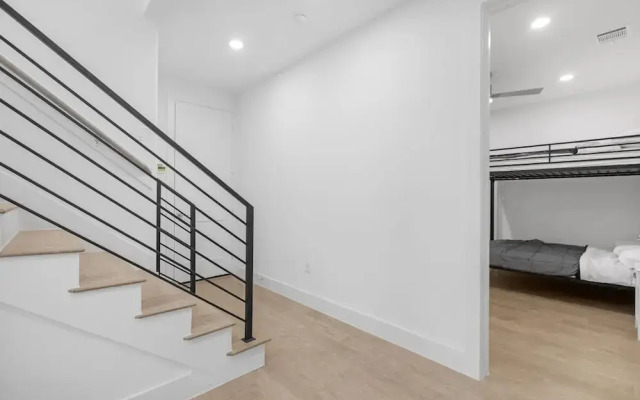 Luxurious 3 Bed3 Bath Near Downtown Houston