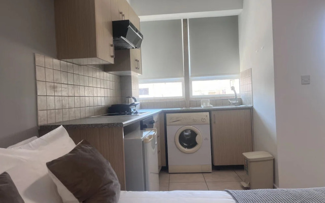 Phaedrus Living: Hoopoe Residencies 204