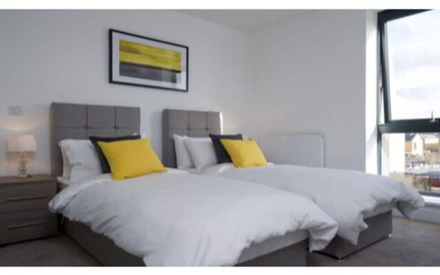 Tailored Stays - De Havilland House