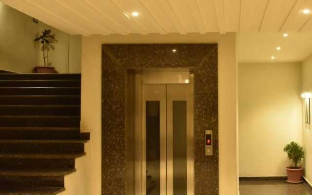 OYO 15123 Hotel Ryaan