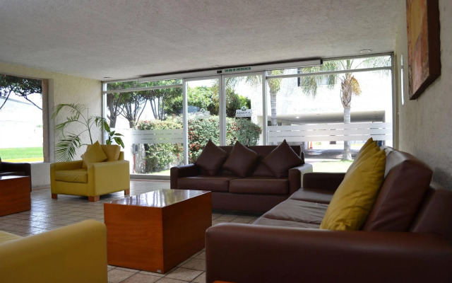 La Posada Hotel y Suites