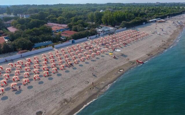 Charming holiday home in Lido di Pomposa with shared pool