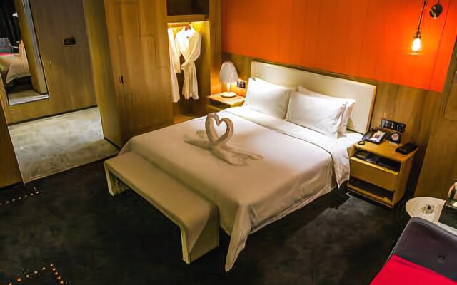 Aishang Hotel (Zhengzhou Zhengdong New District High-speed Railway Station)