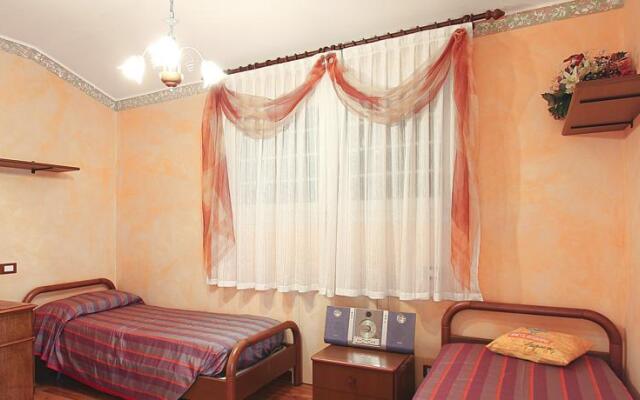 Villa Yellow