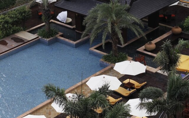 Coconut Grove Hotel