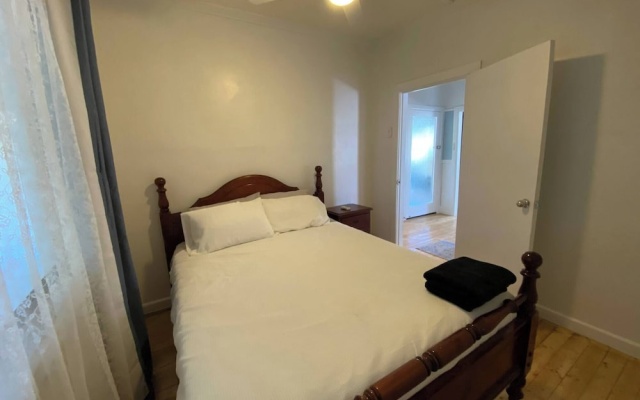 Central 1940s Bendigo Home Hamptons Heritage Reno – Guest Rooms – Bendigo