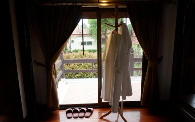 Ayutthaya Garden River Home