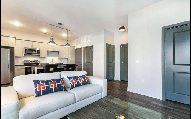 Pelicanstay At NOLA Mid City