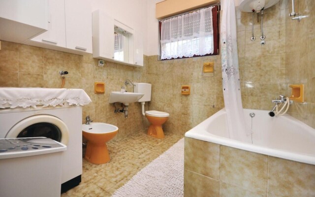 Beautiful Apartment in Lokva Rogoznica With 2 Bedrooms and Internet