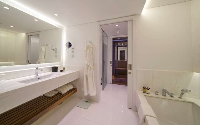 Les Suites at The Cliff Bay