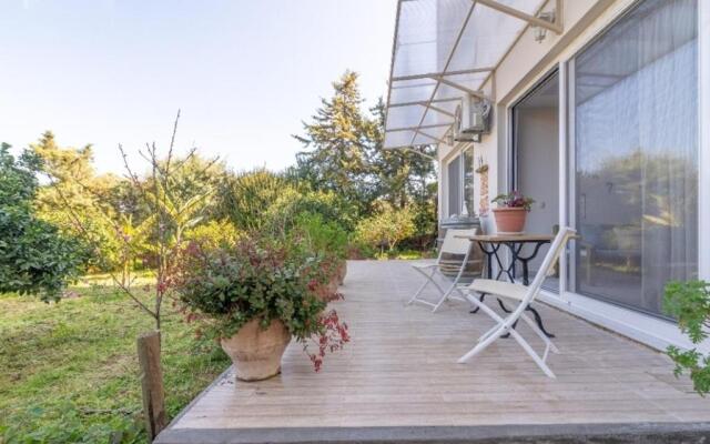 The Holiday House 2