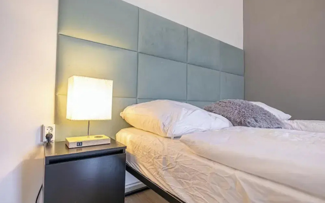 Spacious 1BR Apt Near Danube
