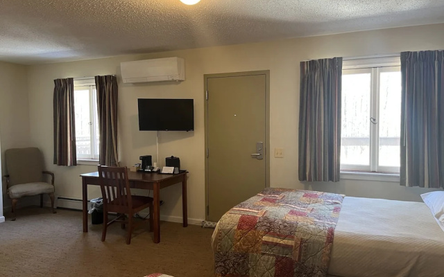 The Upper Pass Lodge at Magic Mountain