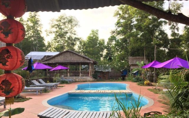 Thuyhouse Resort