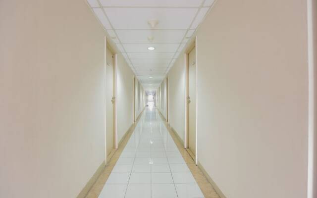 Lauv Room Grand Centerpoint by OYO Rooms