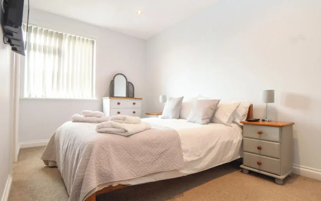 Flat 2 Niles Place