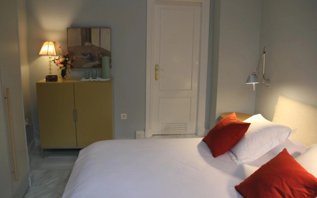 Luxurious 2 bedroom flat in a historic building