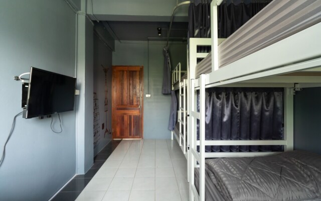 B168 Bed And More Hostel