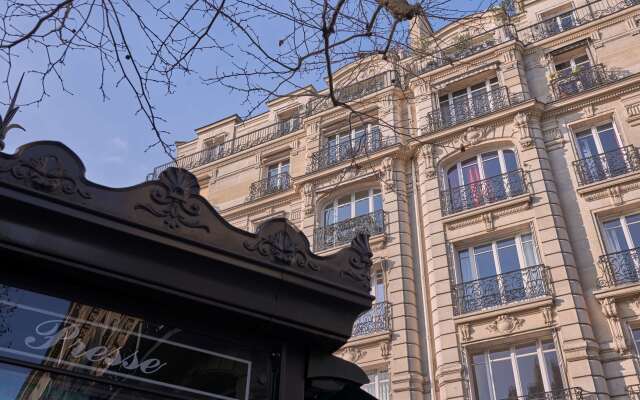 Plaza Tour Eiffel Hotel