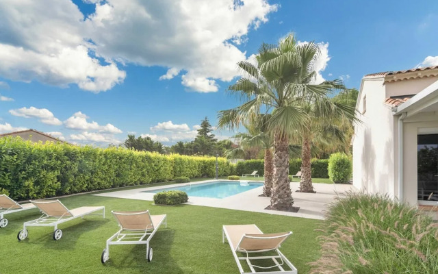 Villa w/ Palm Trees & Pool