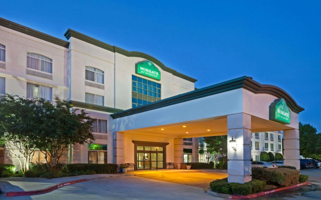 Holiday Inn Express & Suites Arlington North - Stadium Area by IHG