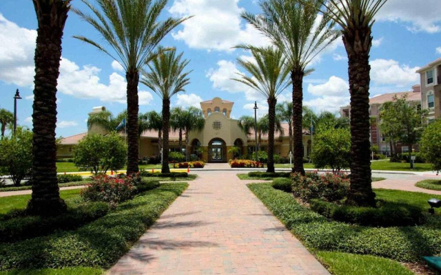 Vista Cay Apartments