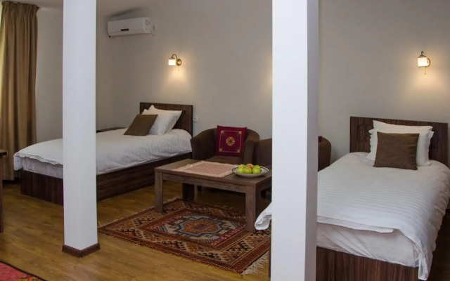 Jipek Joli Inn
