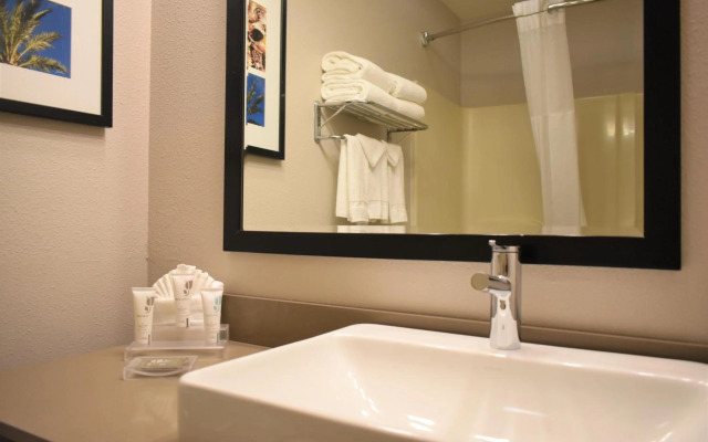 Country Inn & Suites by Radisson Kenosha - Pleasant Prairie