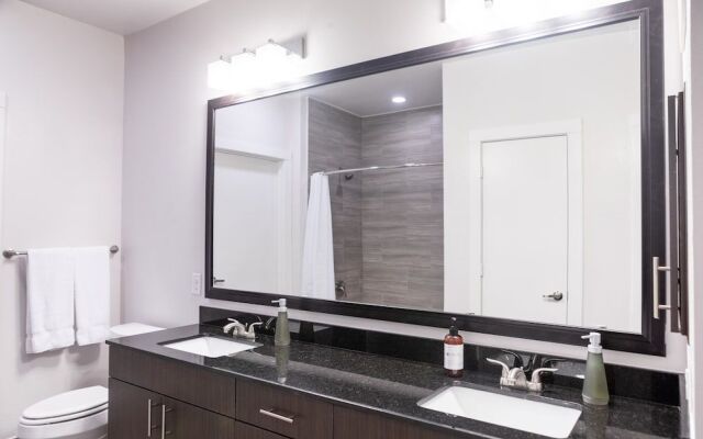 WanderJaunt - Hip East Austin Apartments