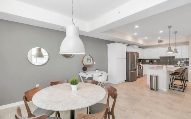 Dreamy Condo at Storey Lake Stl112