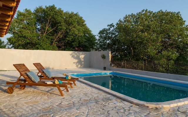 Tranquil Holiday Home in Vrana With Swimming Pool