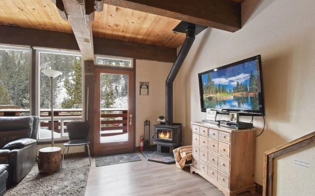 Alpine Manor Retreat Mountain Relaxation