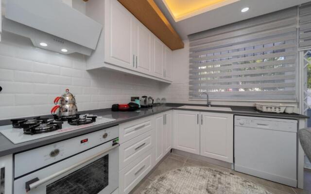 Central Located Big Spacious Flat in Muratpasa
