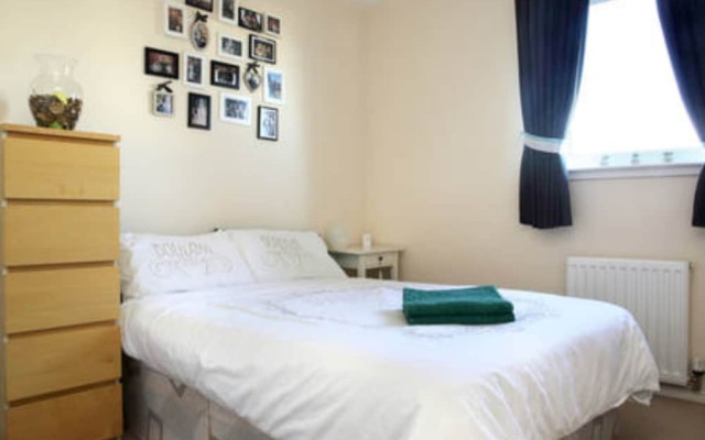 2 Bedroom Flat In Bonnington