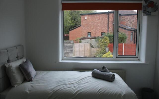 Beautiful 3 bedroom house with parking