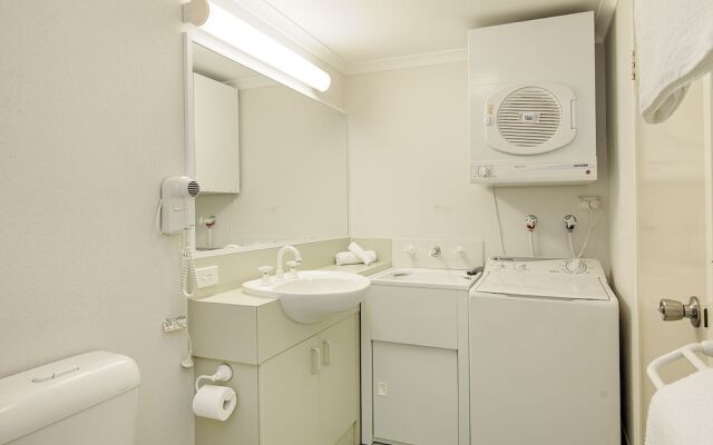 Horizons 420 Lake Jindabyne Waterfront