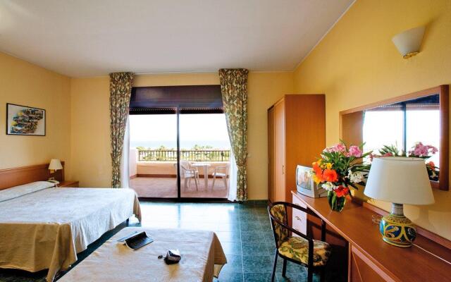 Conte Di Cabrera Hotel Club