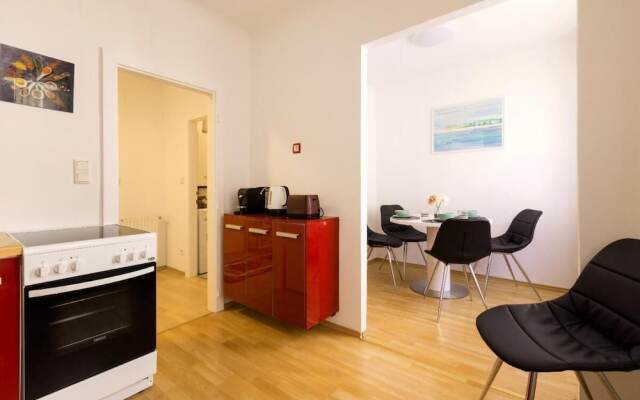 Apartment Rudolfspark Check in 15h to 22h Only